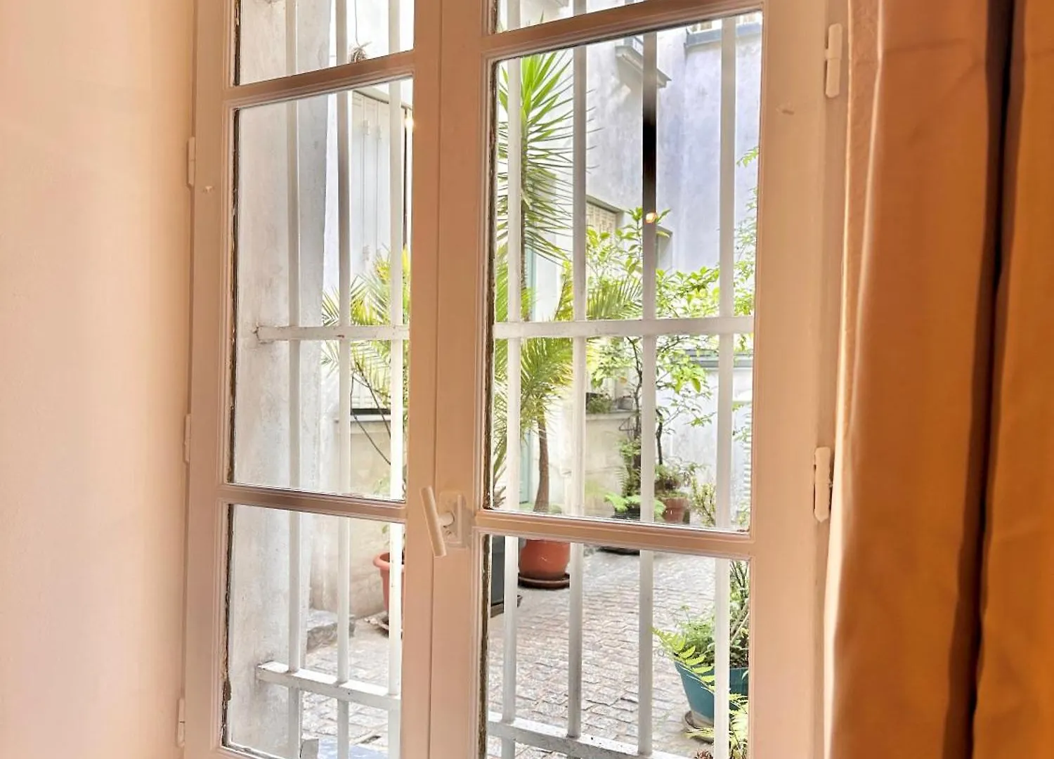 Cozy Near Marais On Rue Trousseau *