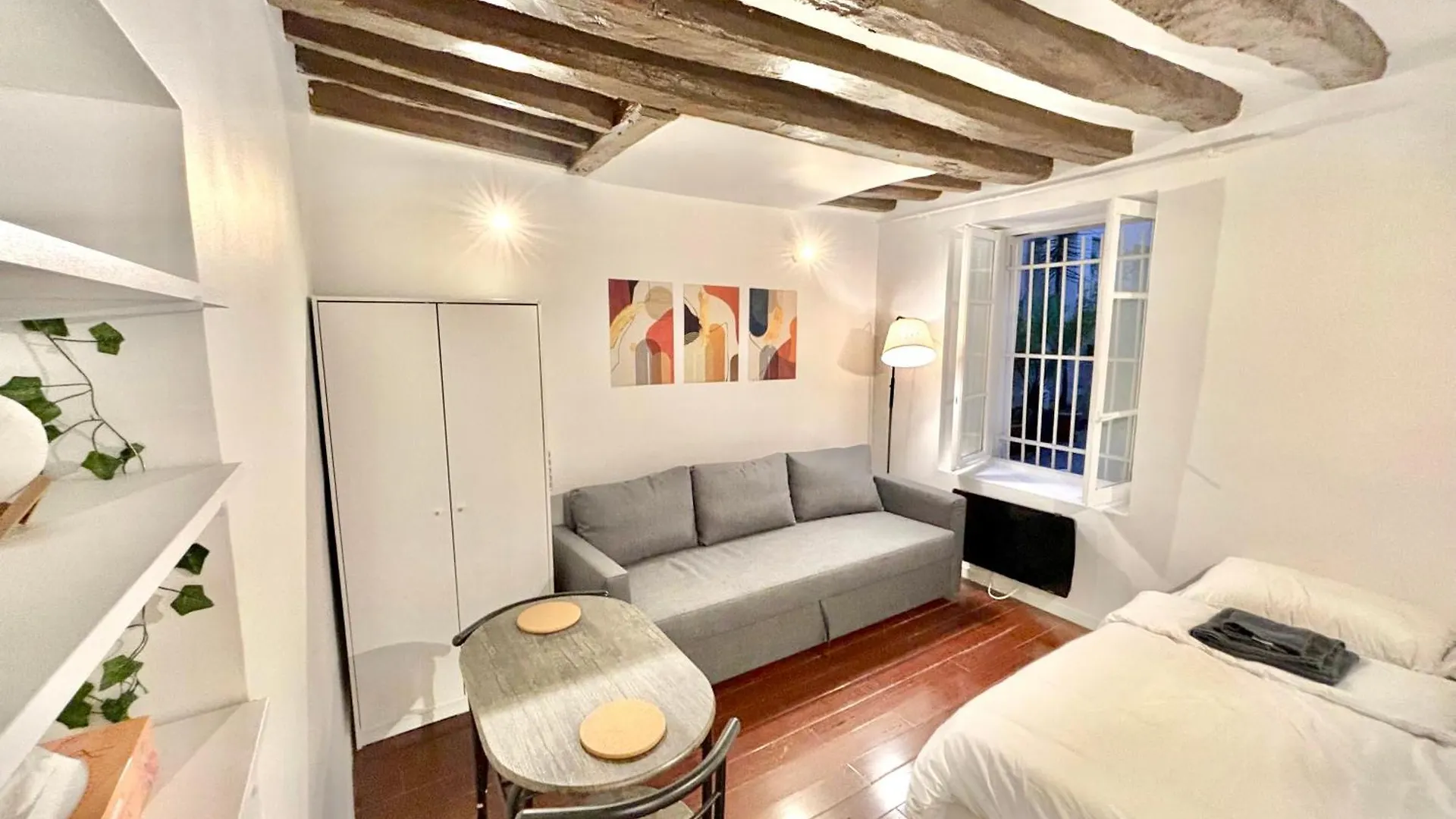 Bed & Breakfast Cozy Near Marais On Rue Trousseau