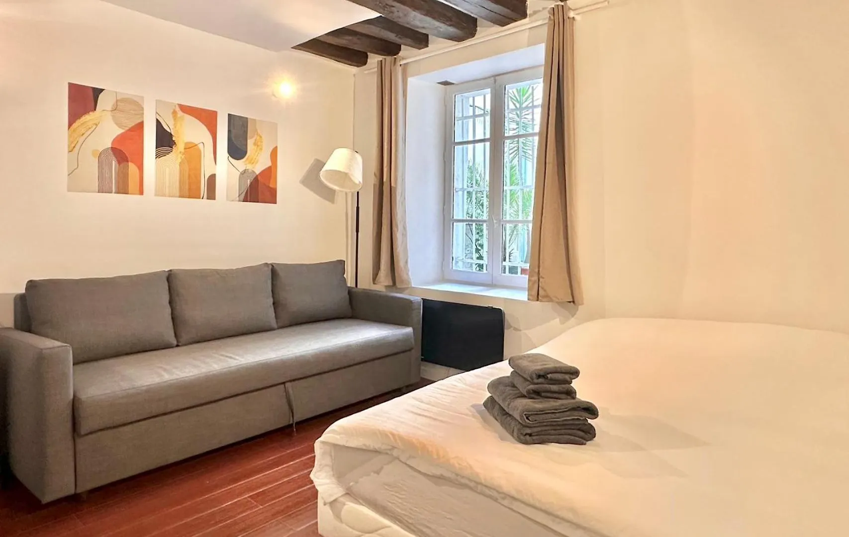 Bed & Breakfast Cozy Near Marais On Rue Trousseau Paris